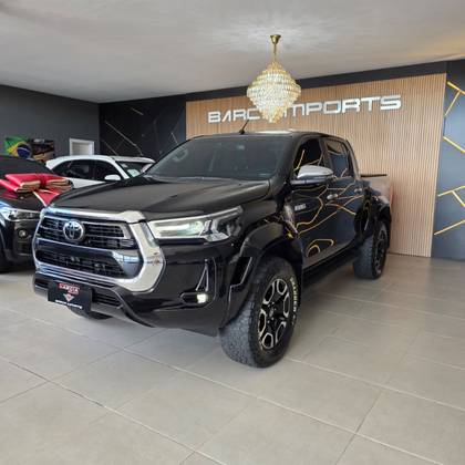 TOYOTA HILUX 2.8 D-4D TURBO DIESEL CD SRX PLUS 4X4 AUTOMÁTICO TOYOTA HILUX 2.8 D-4D TURBO DIESEL CD SRX PLUS 4X4 AUTOMÁTICO